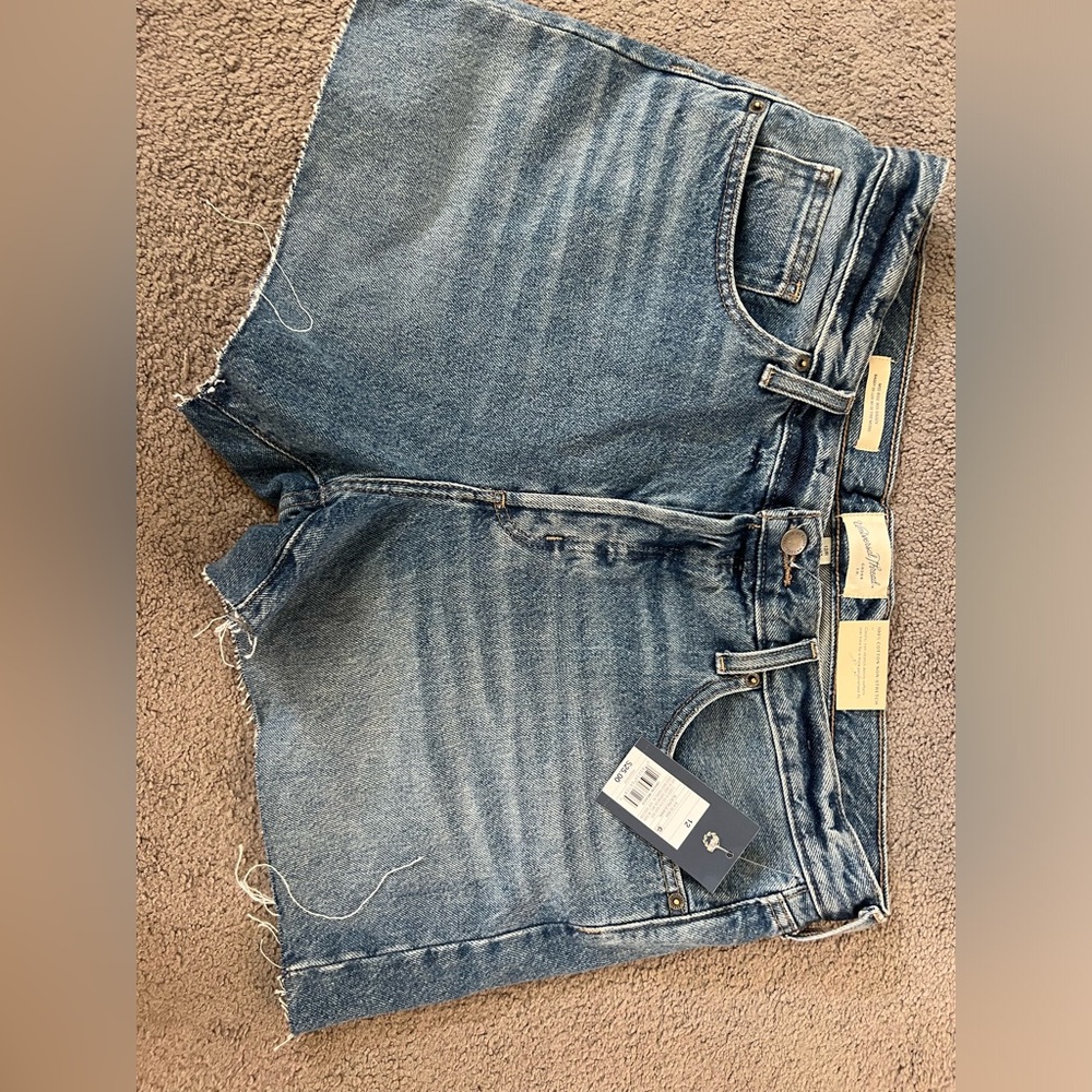 Universal Thread Women’s 90s Baggy Short